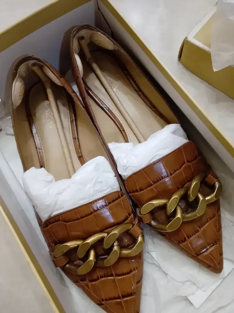 Preloved FlatShoes Michael Kors Original 100% condition 85%