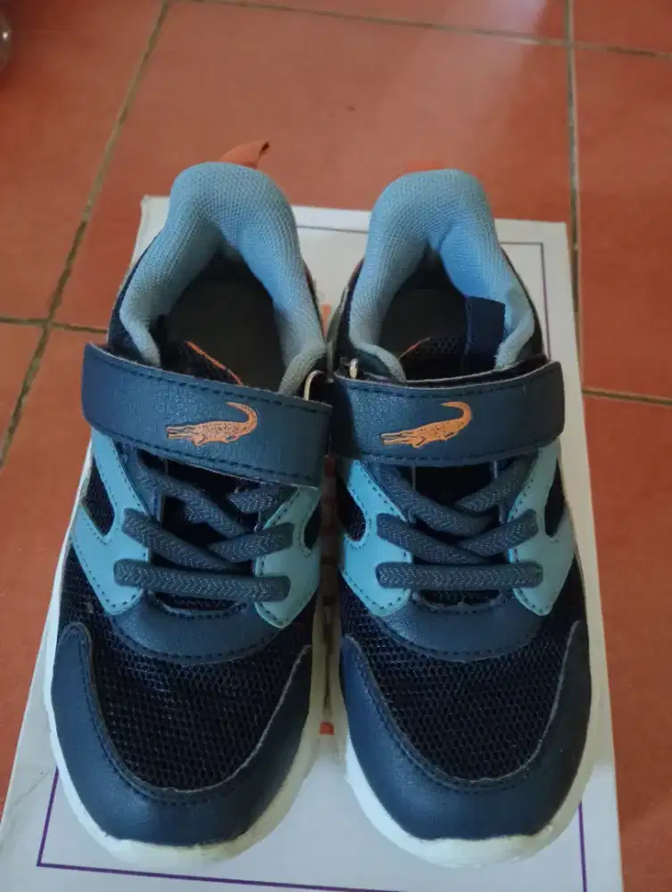 Sepatu anak CROCODILE