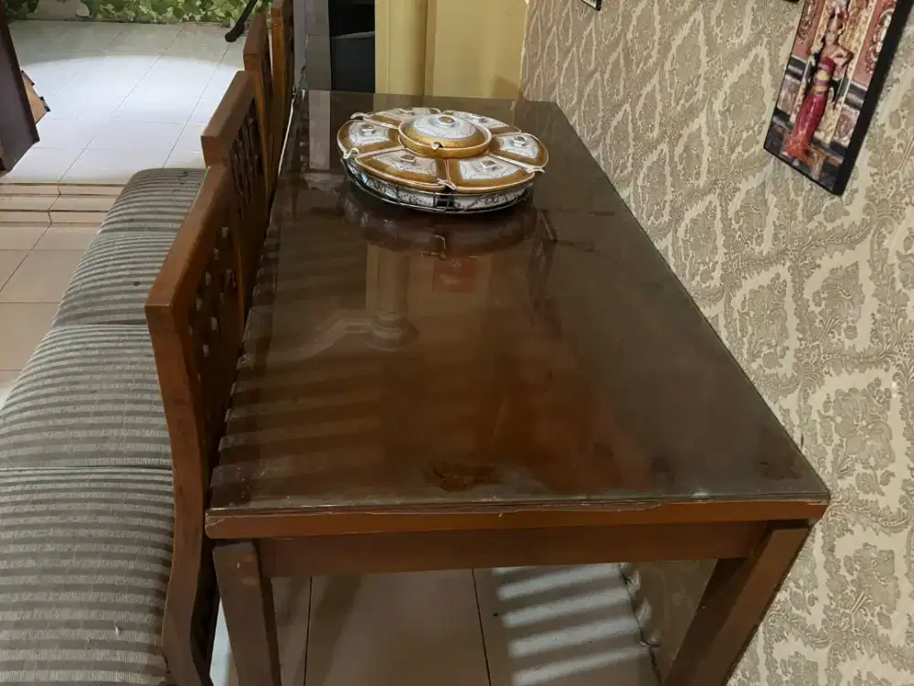 Meja makan 4 kursi jati