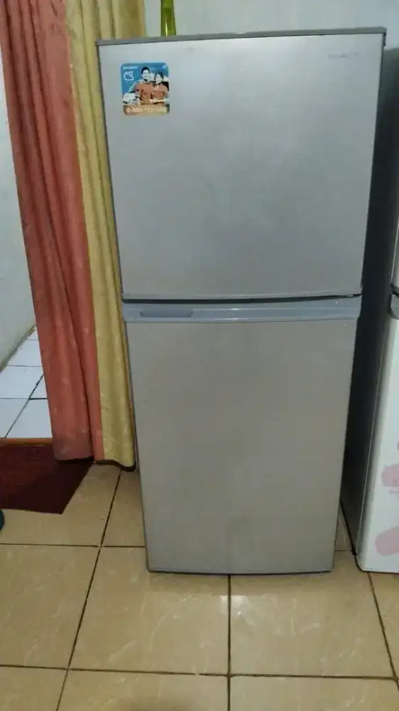 DIJUAL KULKAS SHARP 2 PINTU
