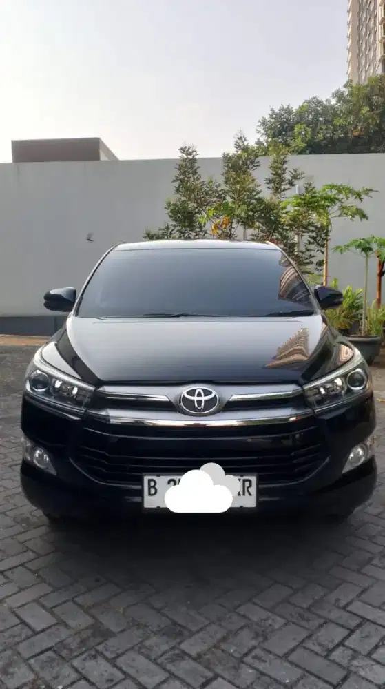 Toyota Innova V at