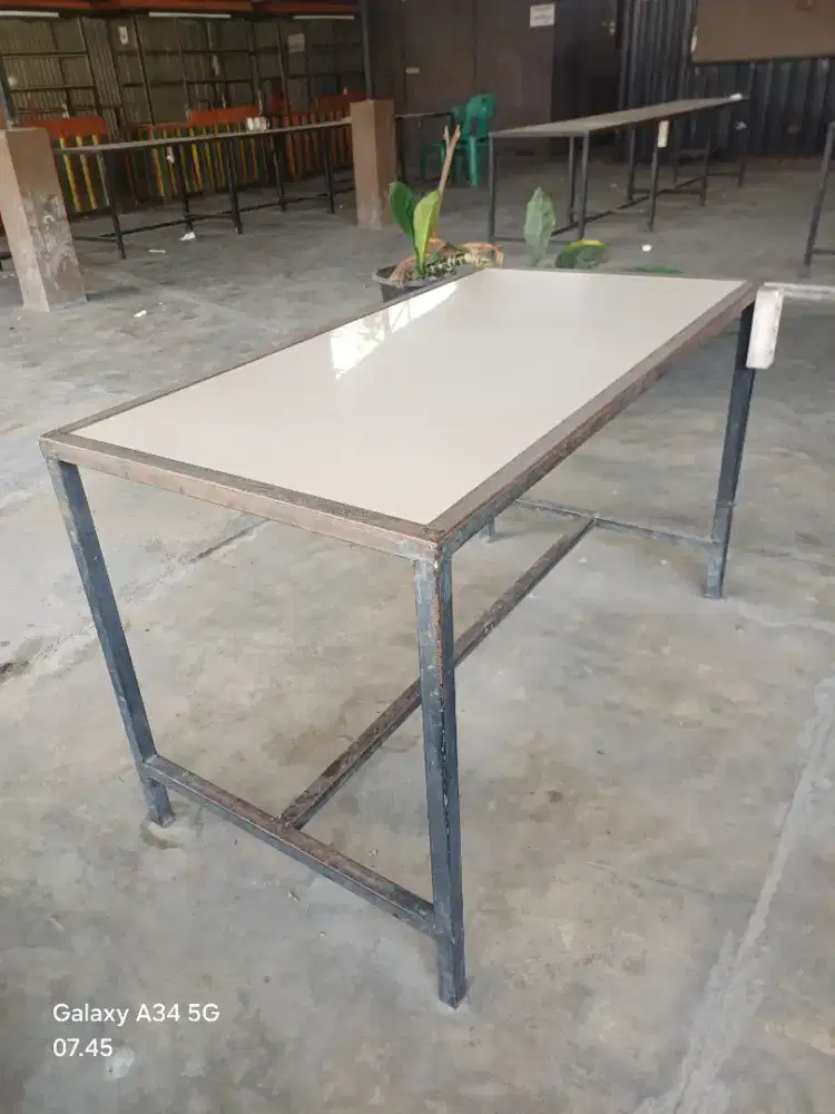Jual cepat meja second bahan tembahan