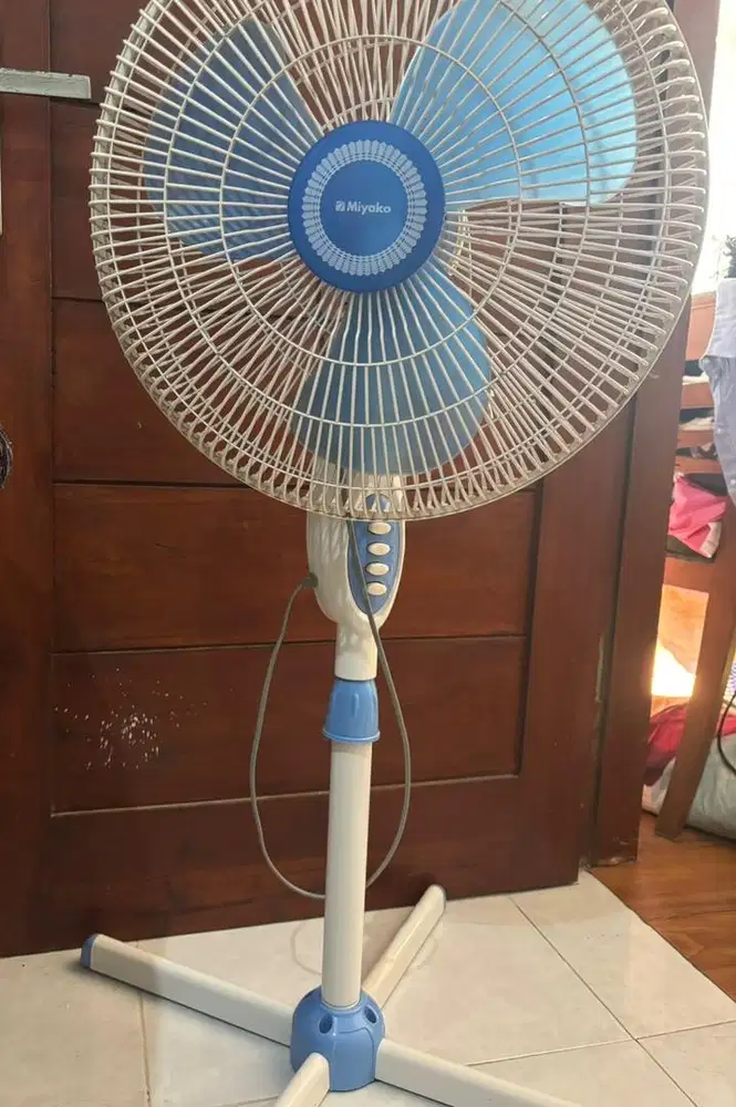 Kipas angin blue miyako KAS 1618B 16 inc