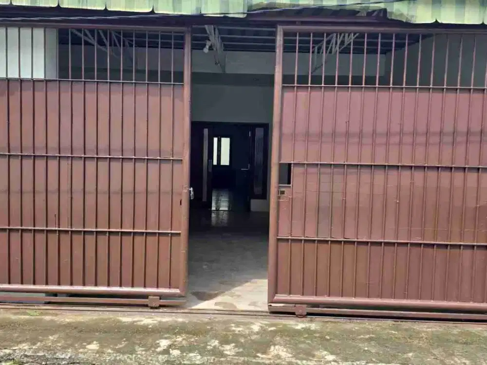 Rumah strategis siap huni di Ngagel Tama