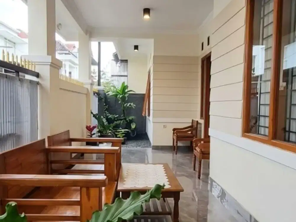 Rumah Hoek Bagus Terawat di Margahayu Raya Bandung