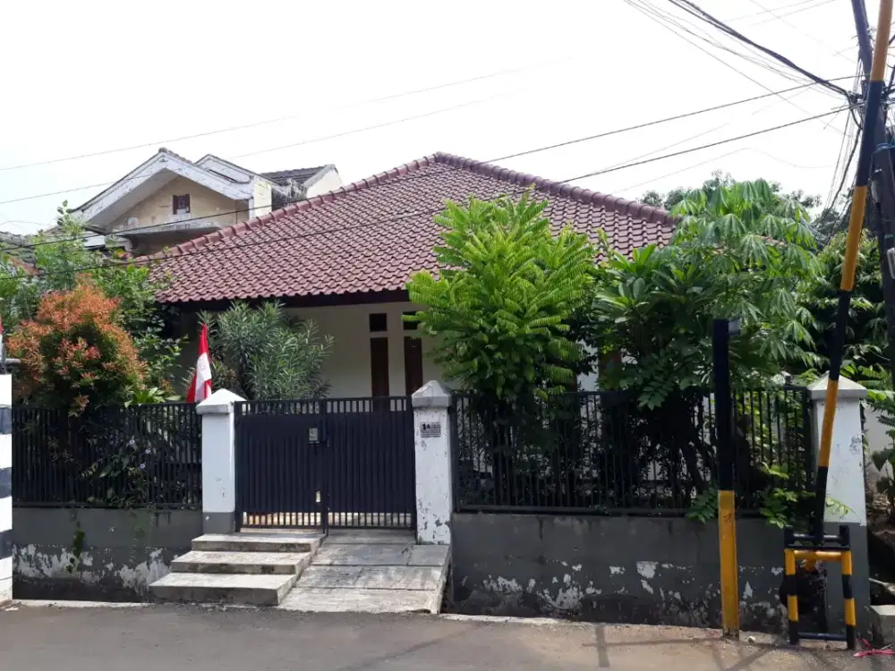 DISEWAKAN 
Rumah di JL. Pondok Jaya I, Mampang Prapatan, Jaksel.