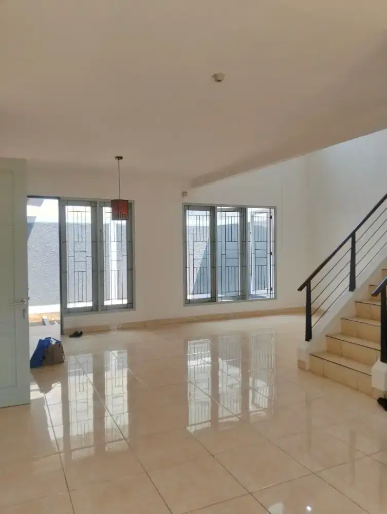 Disewakan rumah siap huni cantik di Delatinos BSD