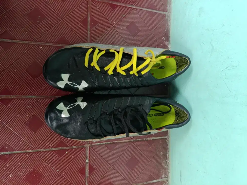 Sepatu bola ander armour blur carbon leather