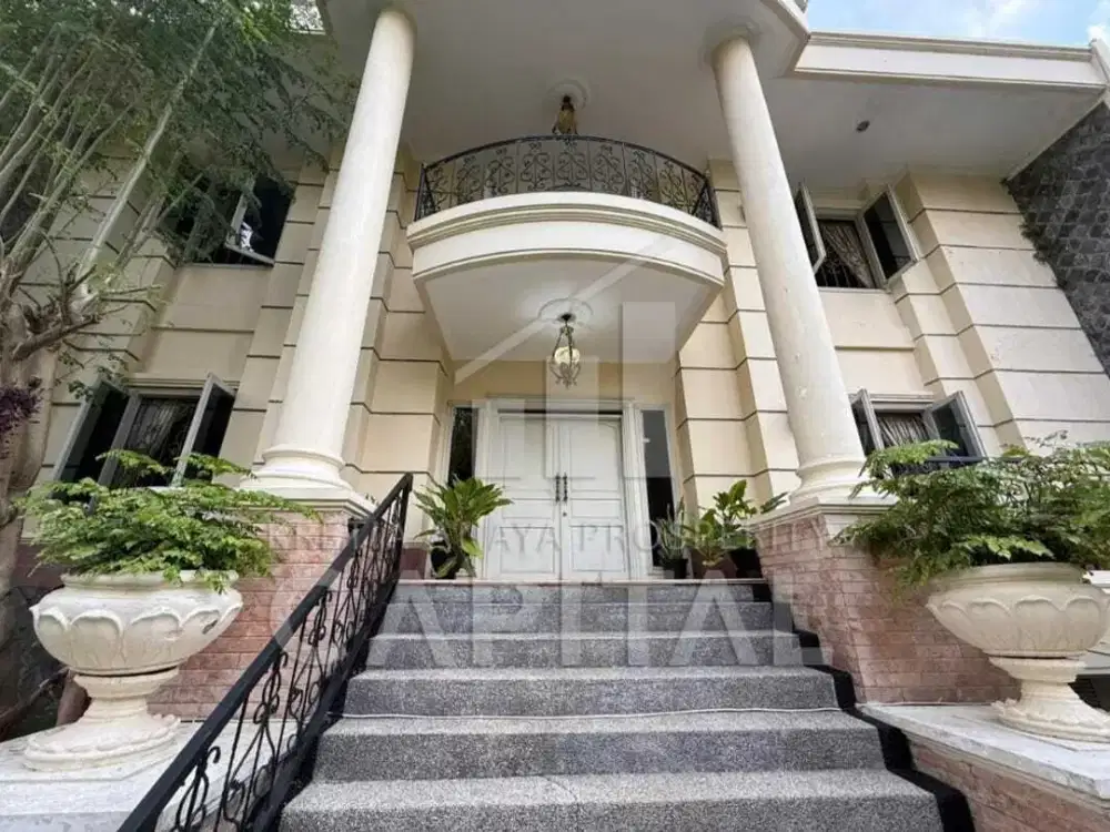RUMAH MEWAH 3 LANTAI NAN ASRI DI SETRADUTA