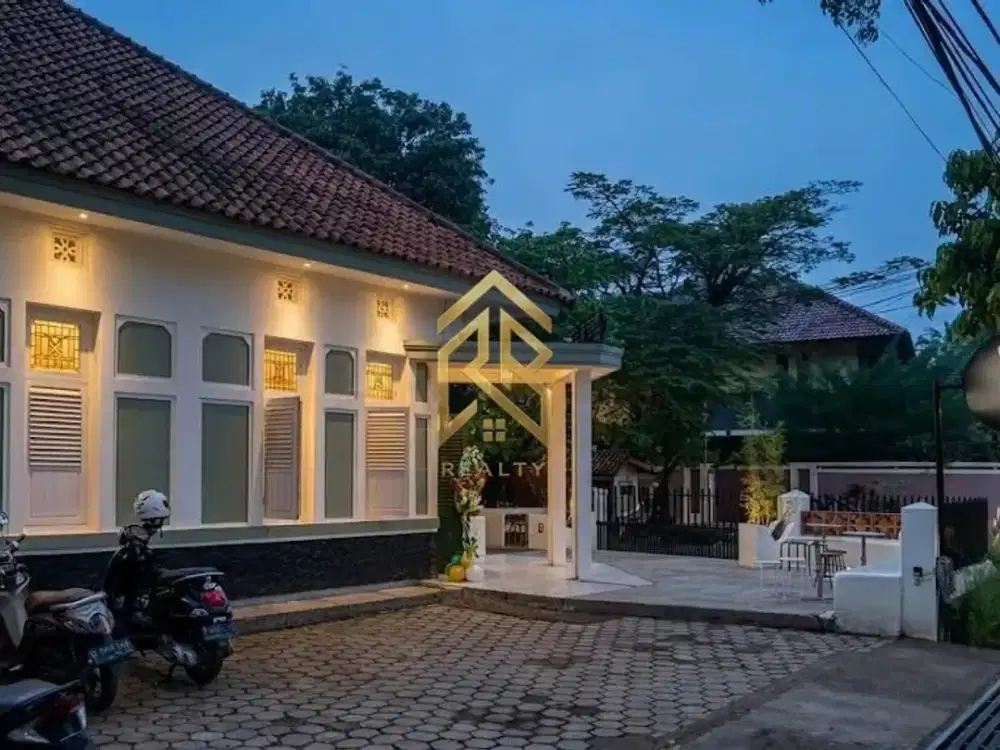 Rumah Dikawasan Komersial di Jl. Burangrang Kota Bandung, Cocok untuk Usaha, Kantor