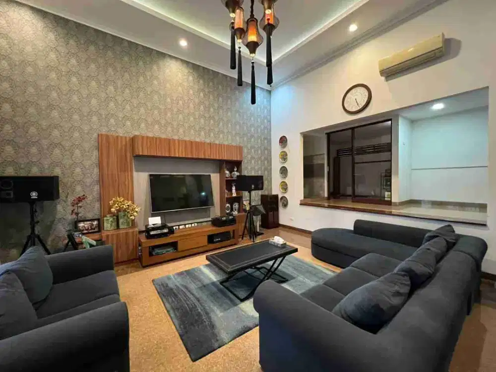 Rumah Depan Lapangan Tenis Cluster Riviera - Palem Semi