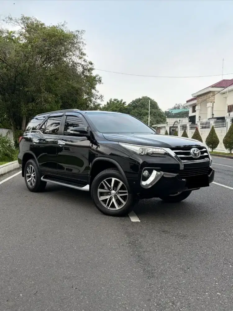 Toyota Fortuner Vrz At Matic Diesel Hitam 2017