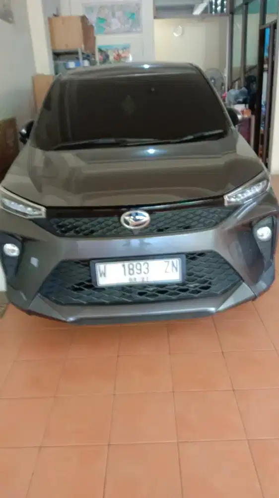 Daihatsu xenia 1,3 R MT 2022 abu-abu km 39 ribu ori cat 175 jt