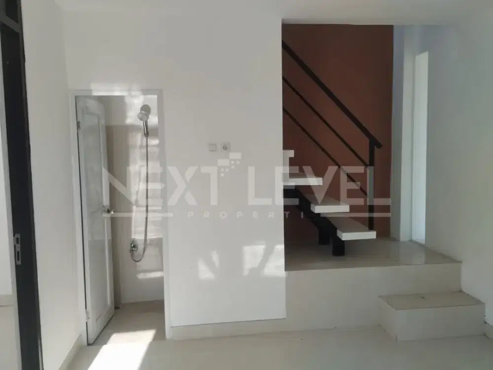 Dijual rumah baru posisi hook di bernady pinewood jember