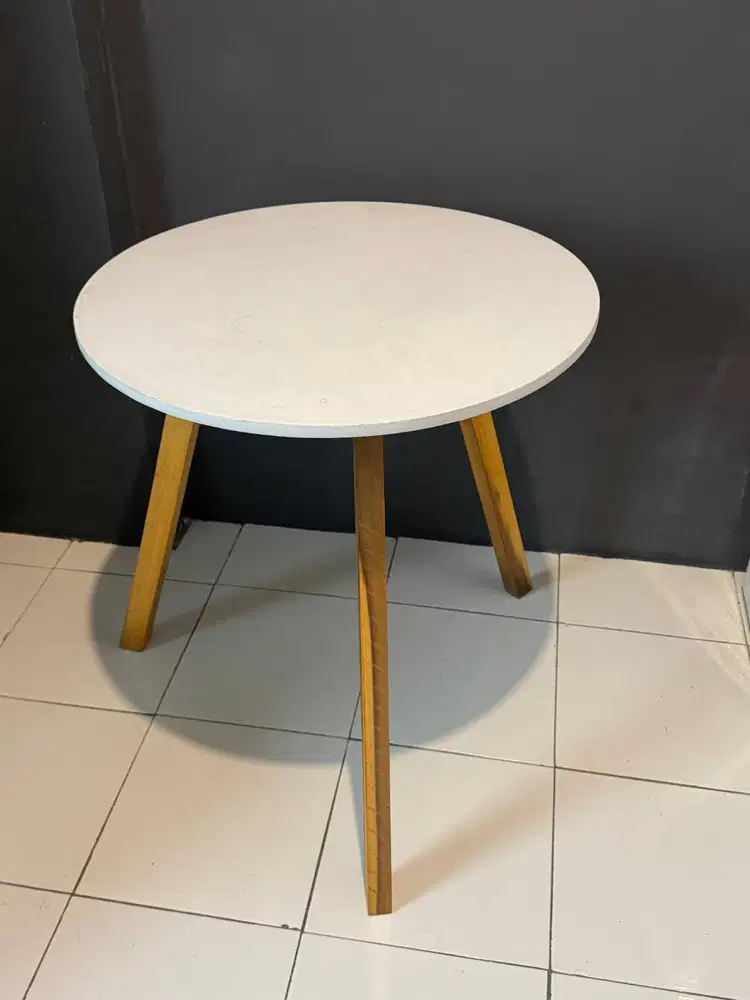 Meja Bulat/ Meja Cafe/ Meja Sudut, Bahan Kayu
