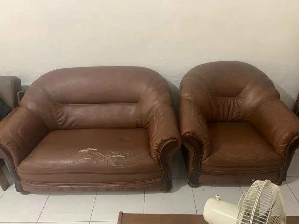 Sofa kulit bekas