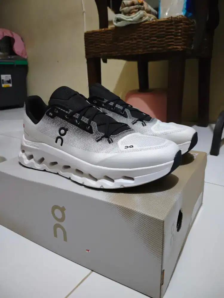 On Cloudfit Black Ivory 
US 13, 31 cm, BNIB