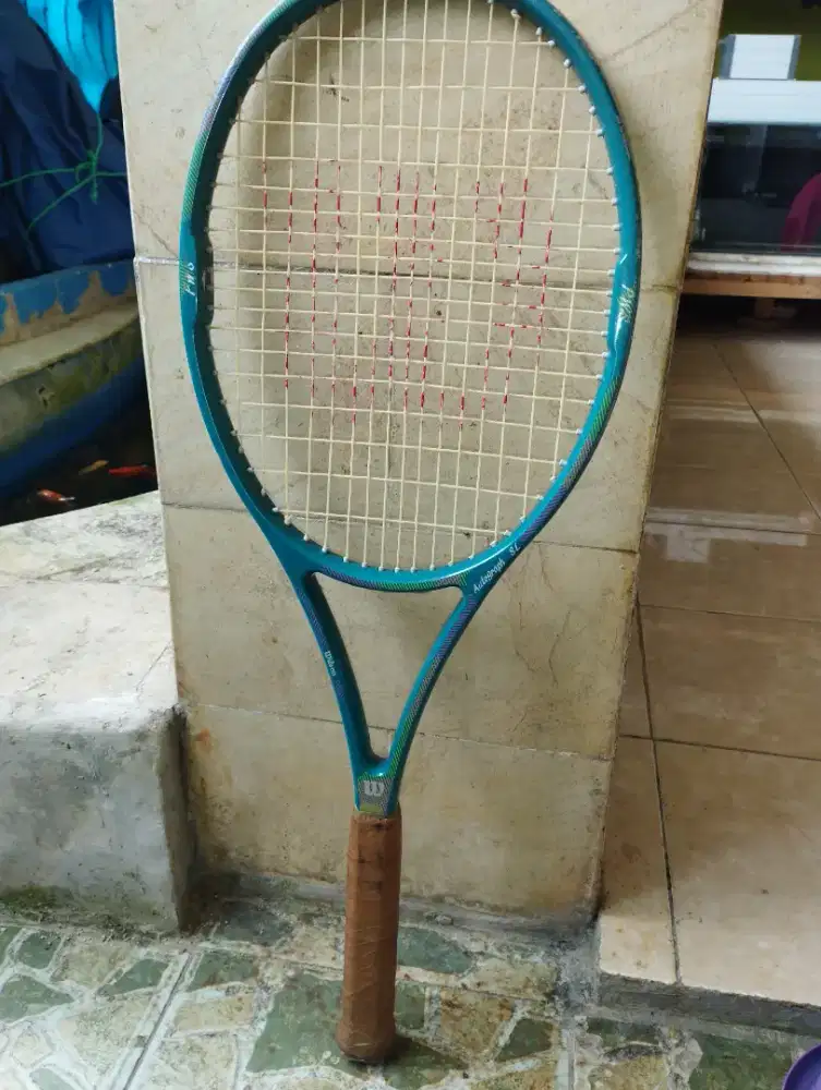 Jual raket tenis wilson graphite composite 78 autograph Rp 350rb