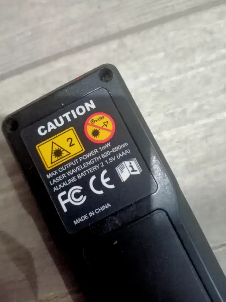 Alat ukur meter sinarlaser.