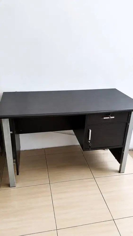 dijual meja kantor/meja kerja