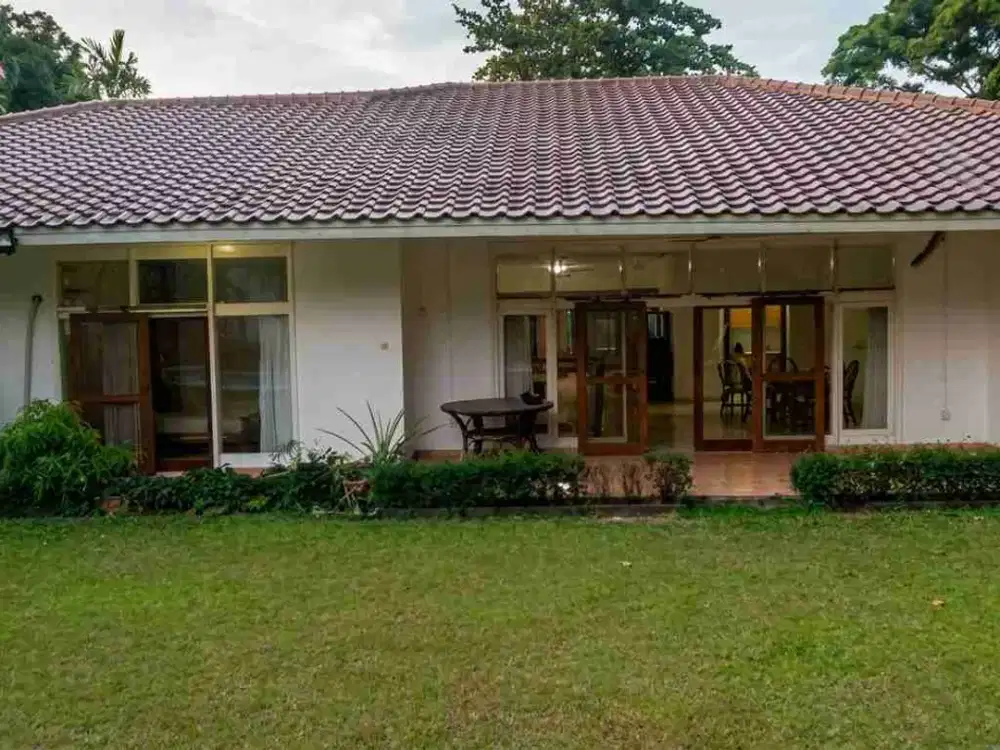 Sewa Rumah Luas 1 Lantai di Area Tenang Kemang