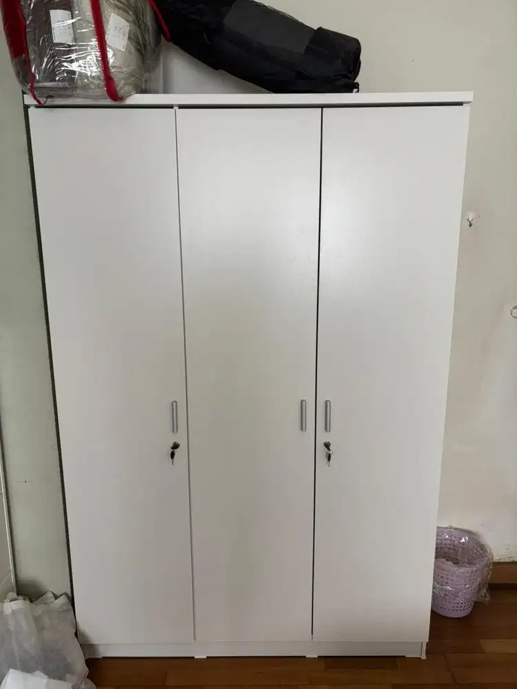 Jual Lemari pemakaian baru 2 bulan