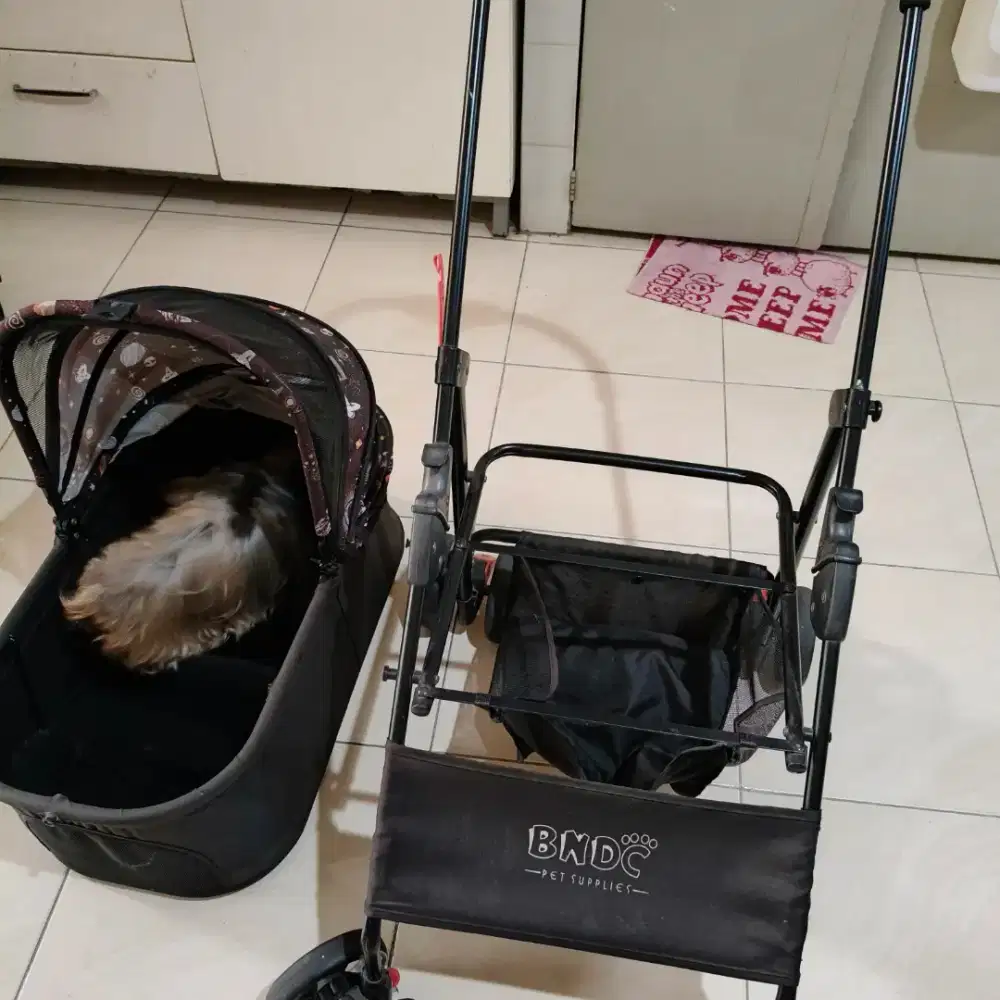 Stroller hewan bisa untuk anjing