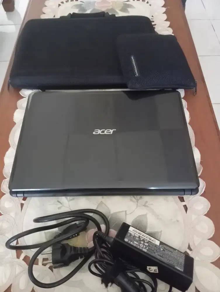 Dijual cepat Laptop ACER  Aspire E1-471G