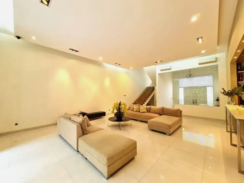 Rumah Mewah Full Renov View Danau 300m2 12x25 4+2KT Damar Golf Boulevard PIK Pantai Indah Kapuk