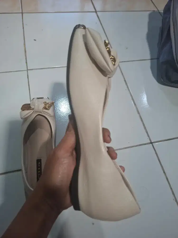 SEPATU HONGKONG