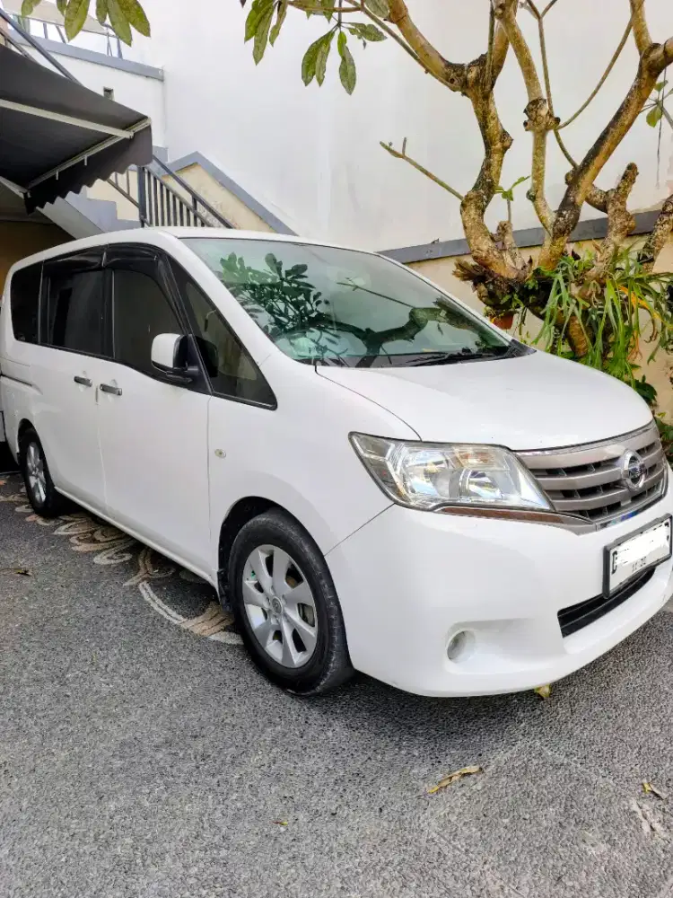 Nissan Serena c26 pribadi