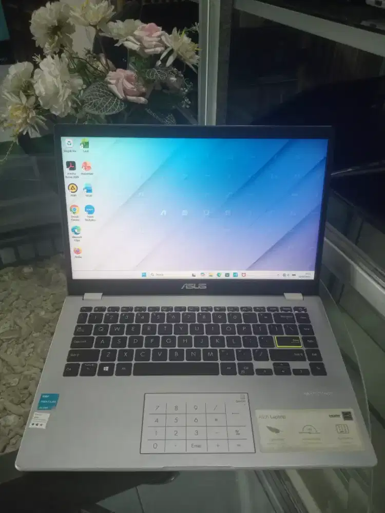 Laptop Asus Vivobook E410K Intel Pentium Silver N6000 Warna Putih