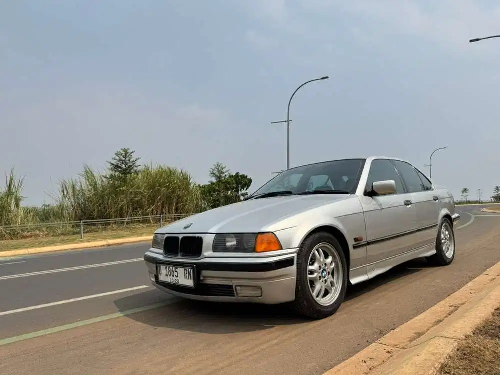 BMW 320i 1993 Bensin