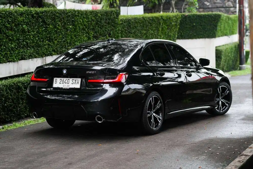 BMW 320i 2022 Bensin