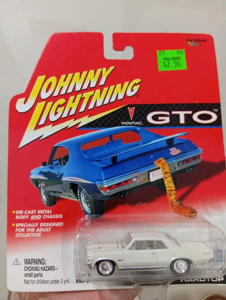 Johnny Lightning 1964 HARDTOP Pontiac GTO Series