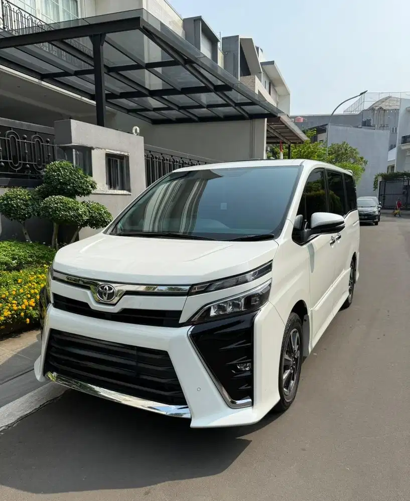 CASH!!! Toyota Voxy 2019 AT LOW KM