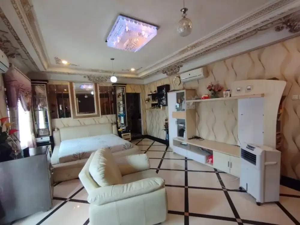 Dijual Rumah Florence PIK, 5 Lantai, LT 200 m², LB 650 m², 6+1 KT, Full Furnished, Rp 10 M Nego