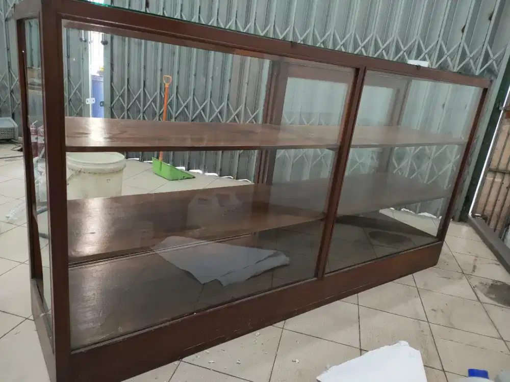 Etalase Kayu Jati Tua ±50 Tahun – Vintage