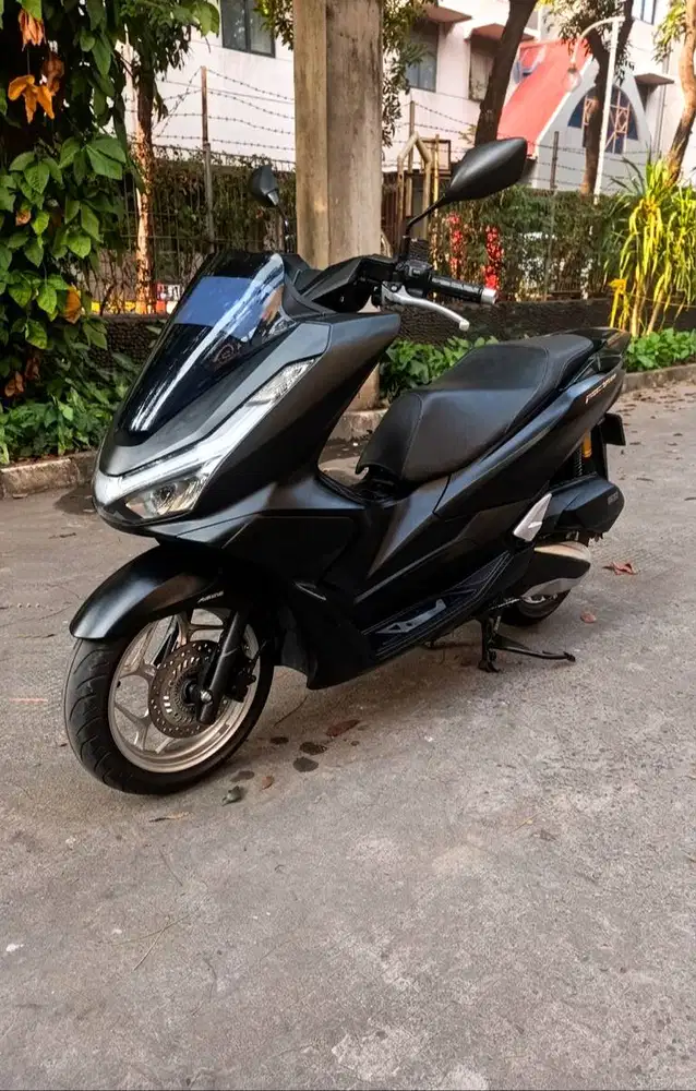 Honda PCX ABS Roadsync 2025 Sangat Mulus Jarang Pakai KM ODO Rendah
