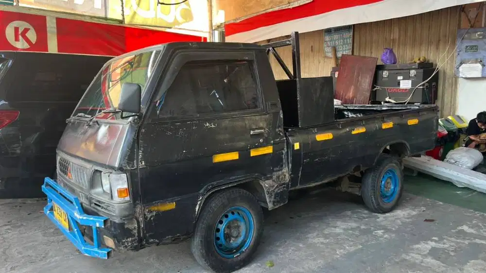 Mobil Pickup Mitsubishi L300 Hitam 2013 Banjarmasin