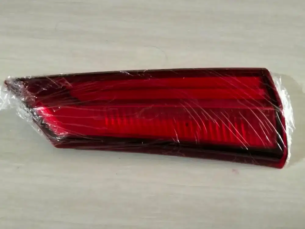 REFLEKTOR BAGASI CALYA SIGRA BAGIAN KIRI  BELAKANG ORIGINAL
