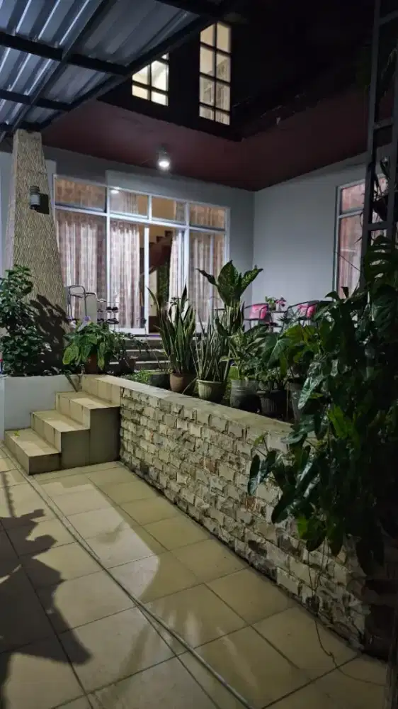 Dijual Rumah dan seisinya