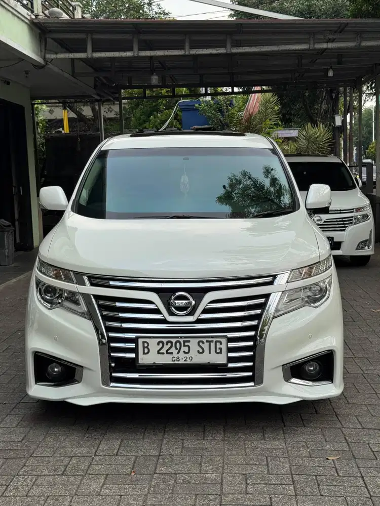 Jual Cash Nissan Elgrand HWSTAR 2.5 Facelift 2014