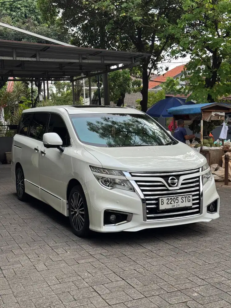 Jual Cash Nissan Elgrand HWSTAR 2.5 Facelift 2014