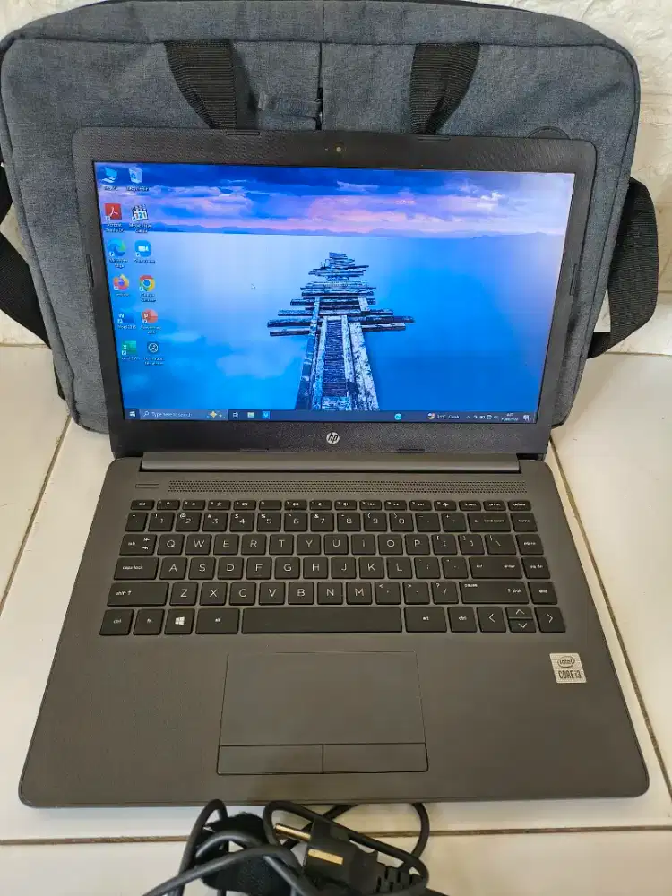 Laptop HP 240 G7, Intel core i3 gen 10, no minus