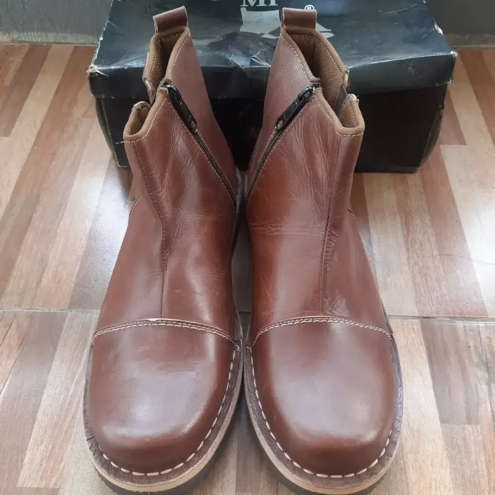 Sepatu touring Mr.A