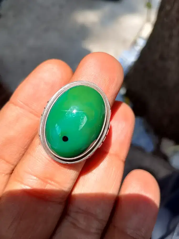 cincin perak berbatu
