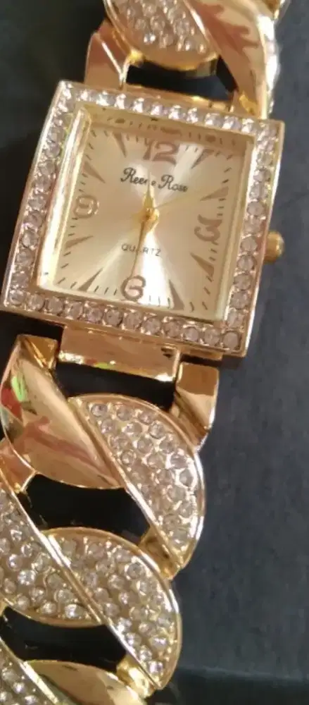 Jam tangan cantik untuk wanita Merk aquart