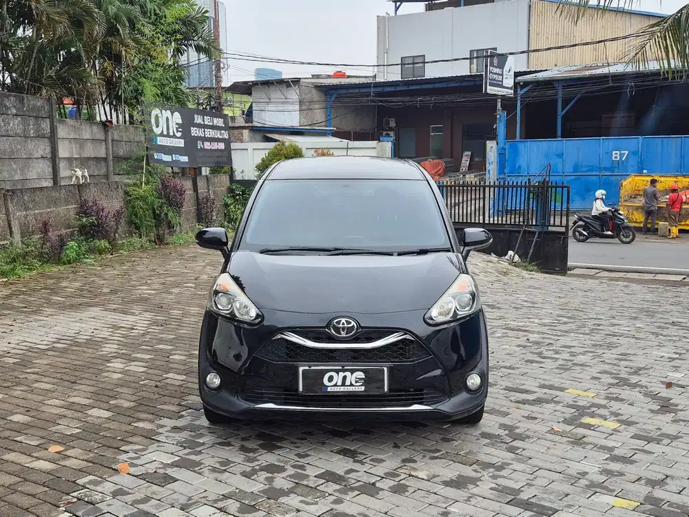 Toyota Sienta v 1.5 At 2019 ( Istimewa )