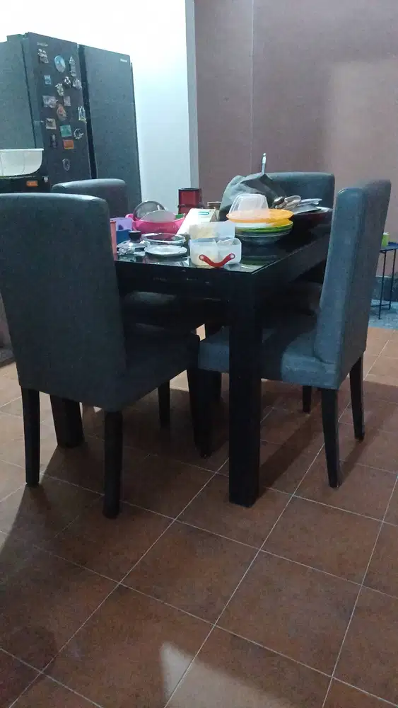 Di jual Meja makan satu set